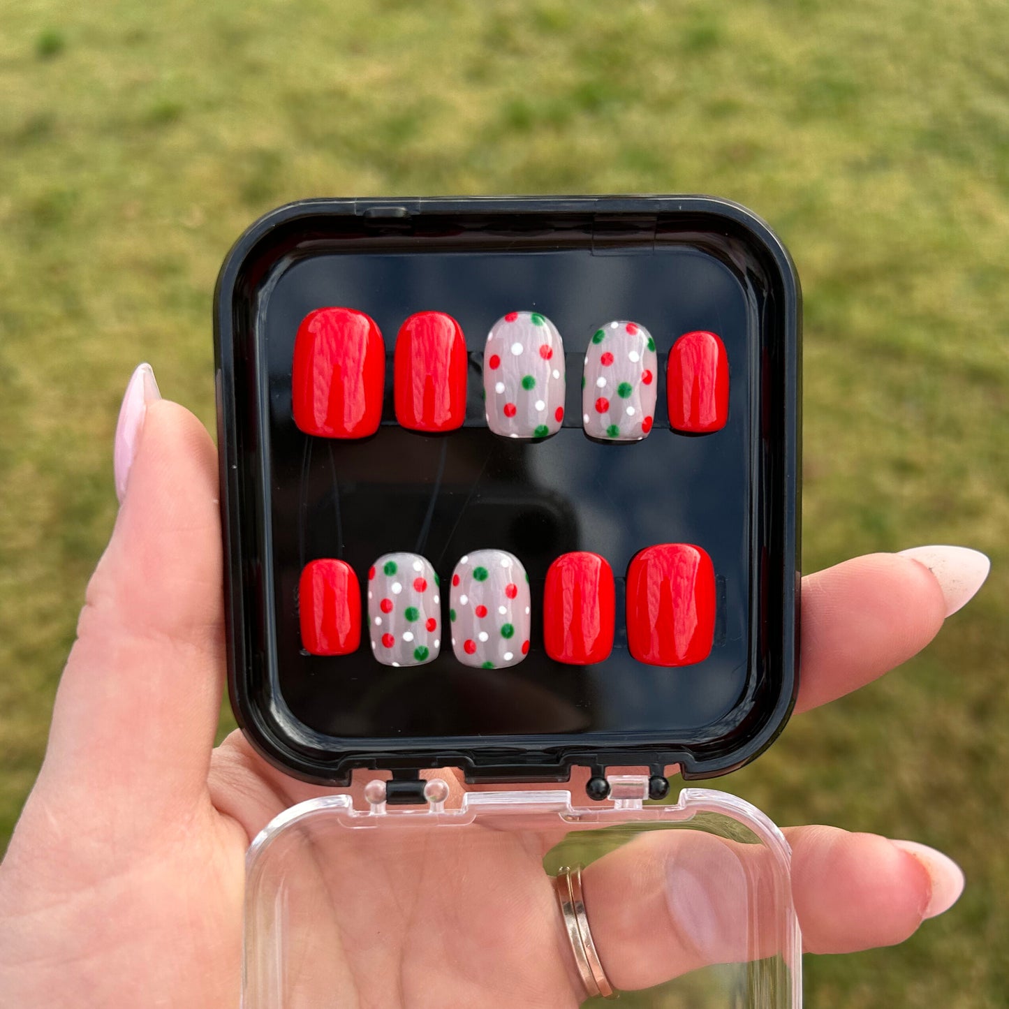Dot the Halls - Nail Set