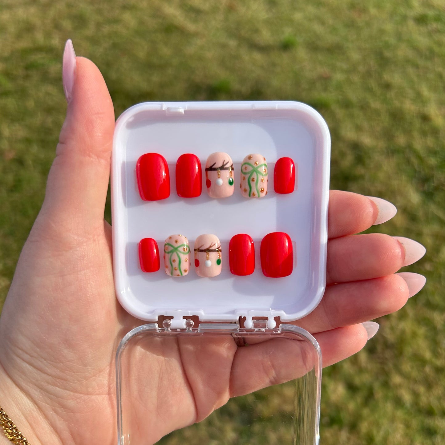 Mistletoe Glow - Nail Set